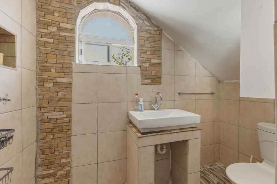 4 Bedroom Property for Sale in Vredehoek Western Cape